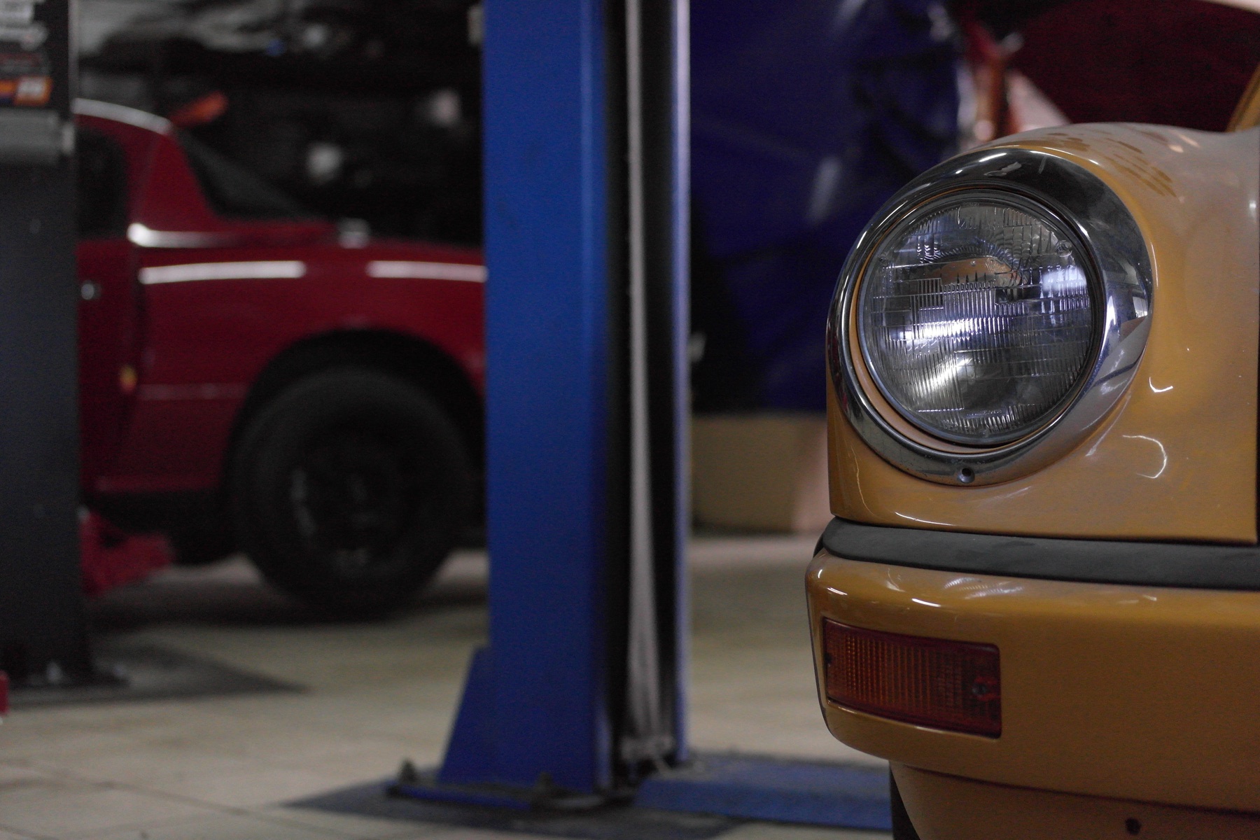 Detal reflektora klasycznego Porsche